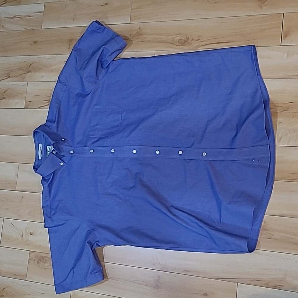L.L. Bean Men's Short Sleeve Button-Down Shirt in Blue
